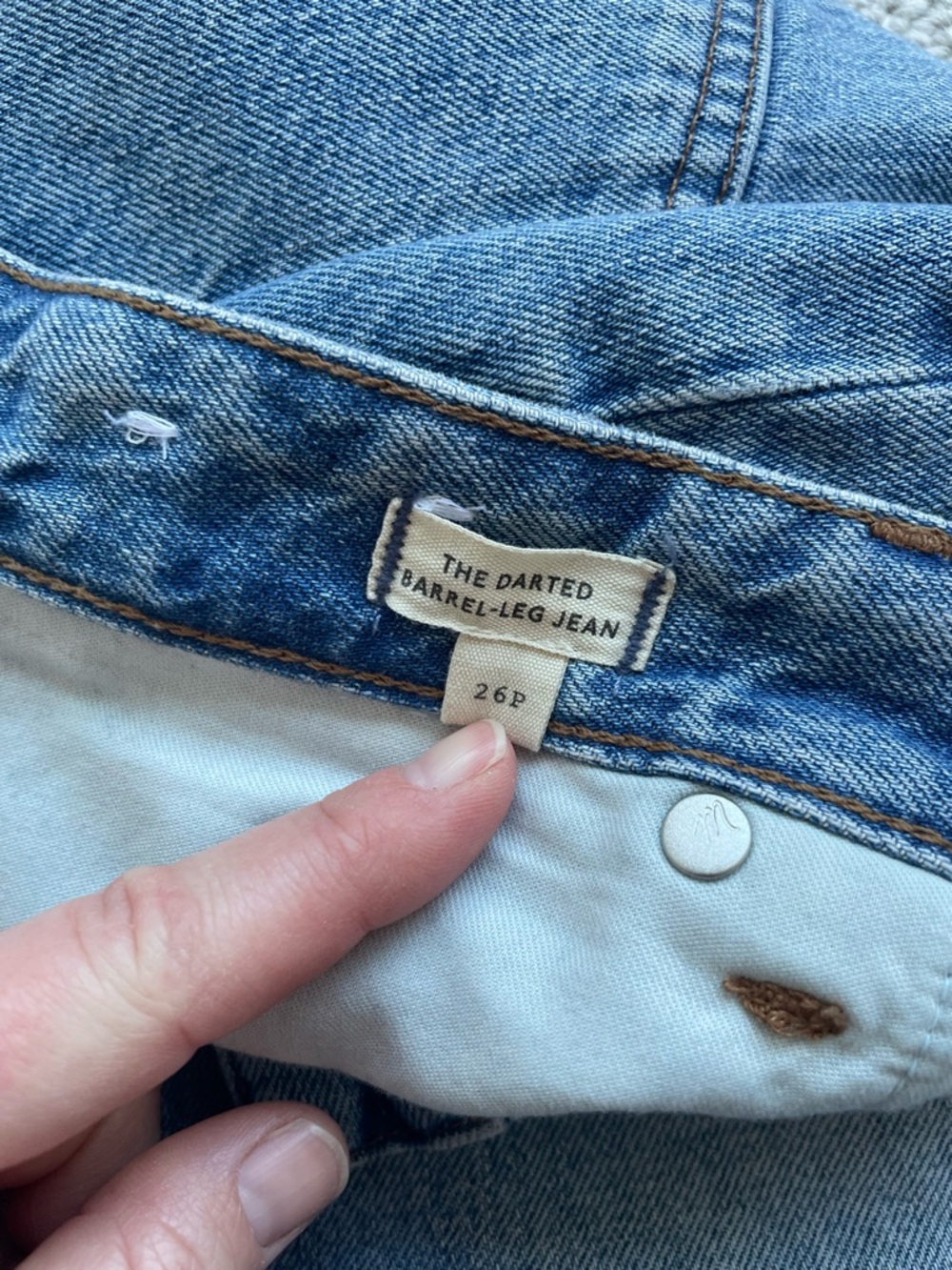 Madewell The Petite Darted Barrel-Leg Jeans, Dobbins Wash, Size 26P - Picture 7 of 12